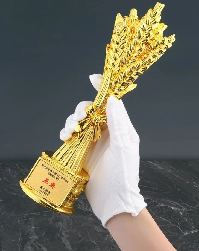 Resin crystal trophy wholesale gold-plated shinning trophy sports trophy manufacture