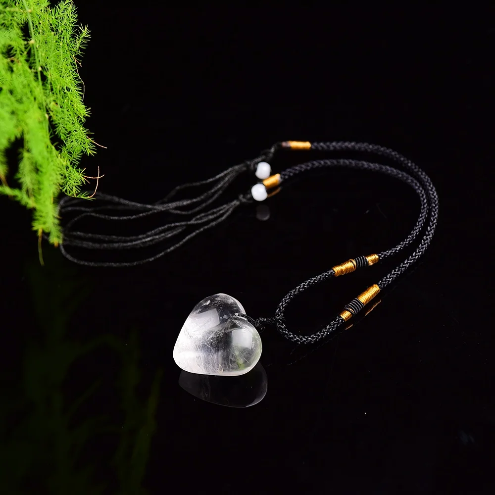 心形透明石英水晶吊坠待售