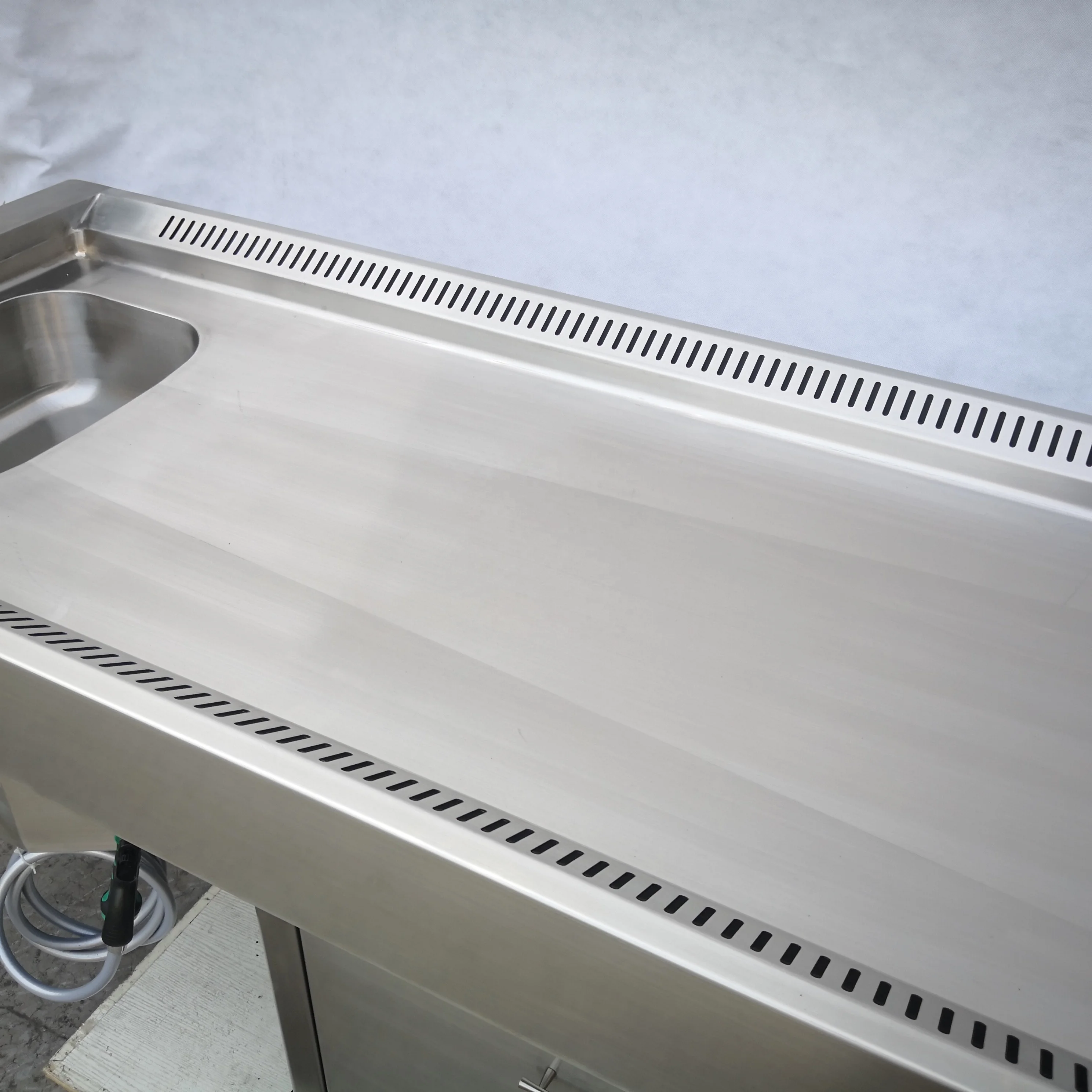 Stainless Steel Made Autopsy Table for Postmortem Examination ...