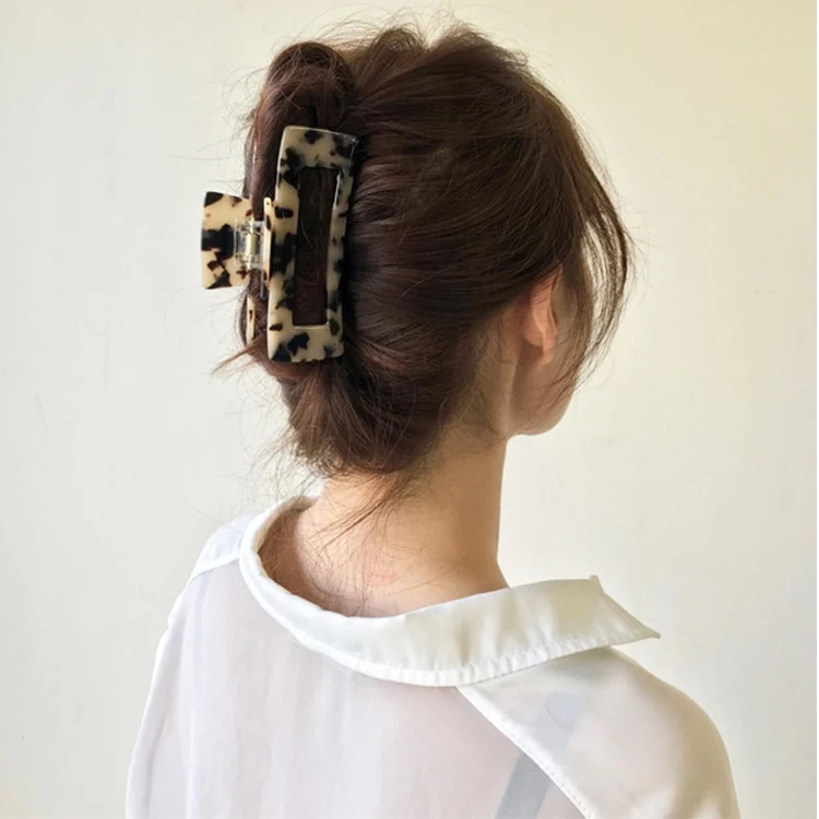 Yucat Wholesale Instagram 10.5cm Fashion Women Acrylic Hair Clips Elegant Hair Accessories Multicolor Acetic Acid Hair Claw.jpg