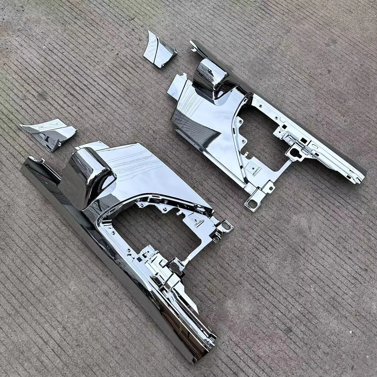 GHCD New Product/high Quality/factory Price Japanese Truck ISUZ New NPR(700P) Chrome-plated Curve Corner Panel with Small Cover supplier