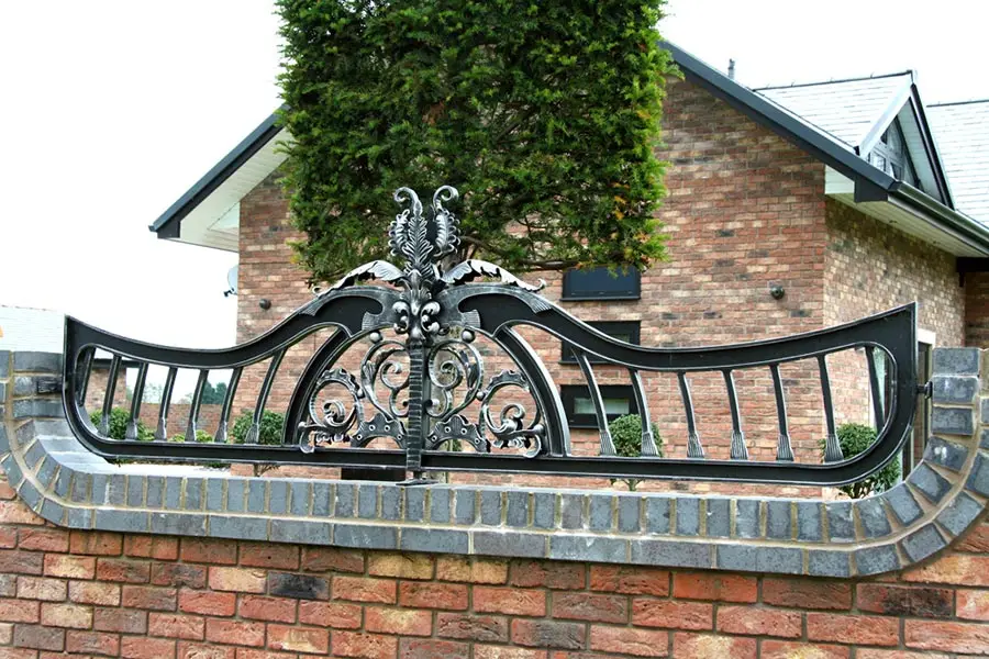 欧式铁艺围栏部分: - buy 铁艺护栏配件,围栏锻铁穗,家居装饰铁栅栏