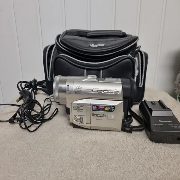 Sony Handycam CCD-TRV318 Hi8 camcorder with flip-out viewfinder and built-in microphone