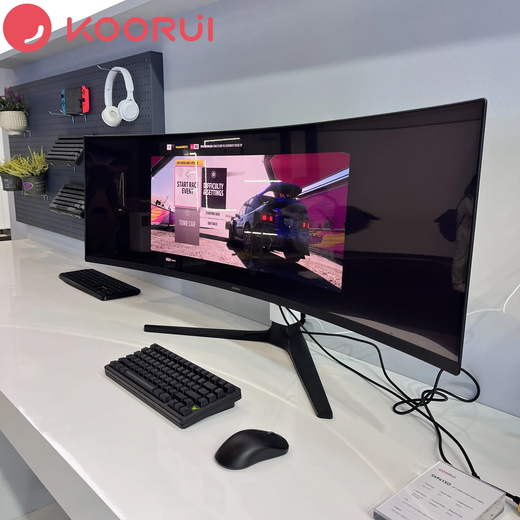 Side-by-side comparison of IPS, VA, and OLED monitor panels under controlled lighting