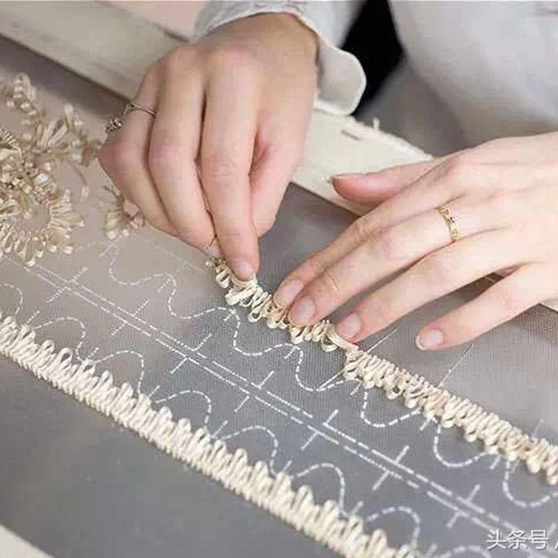 2019 Wooden Handle Tambour Crochet Hook with 3 Needles French Crochet Embroidery Beading Hoop Sewing Tool Set DIY Craft