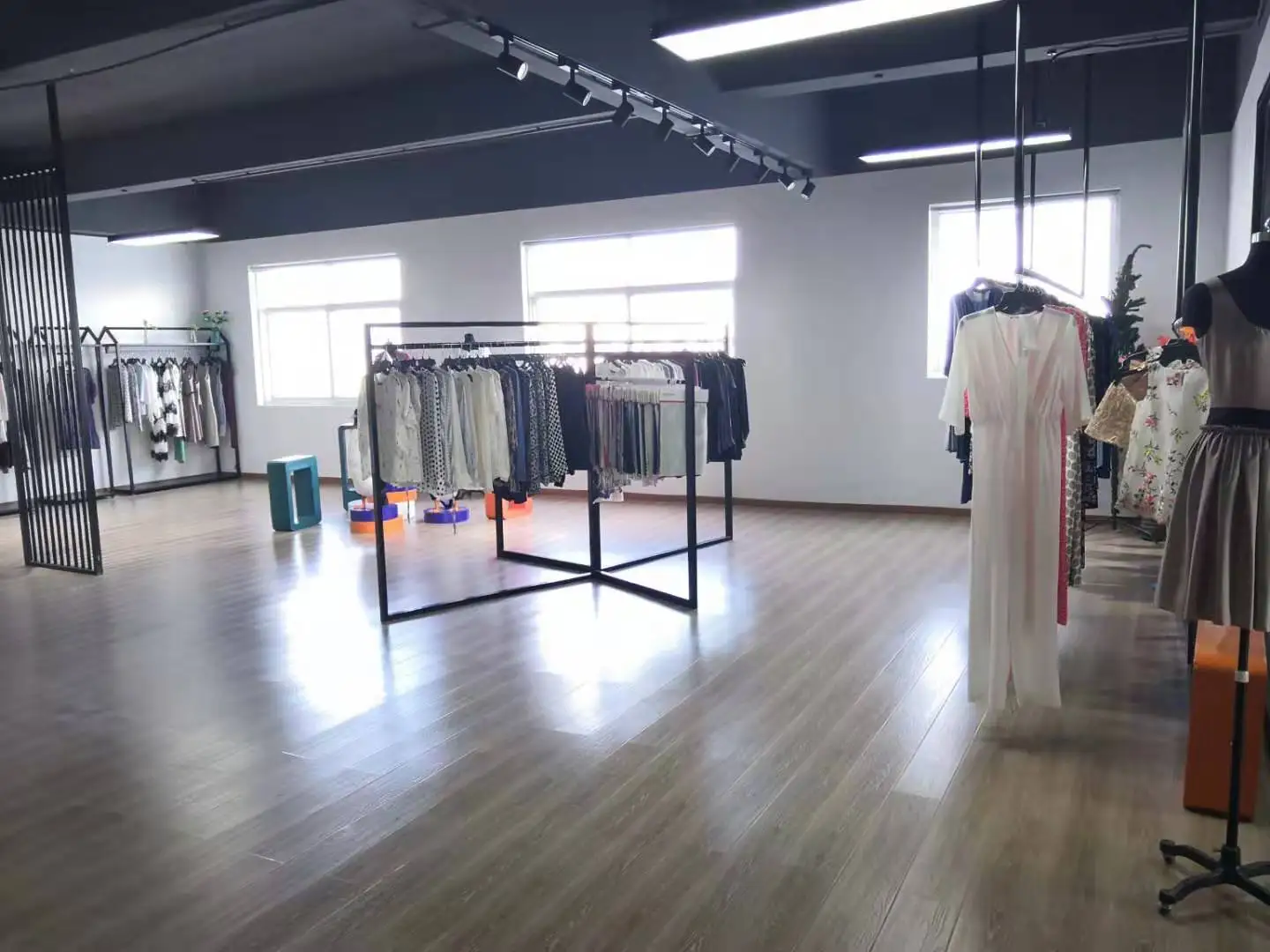 sample room.jpg
