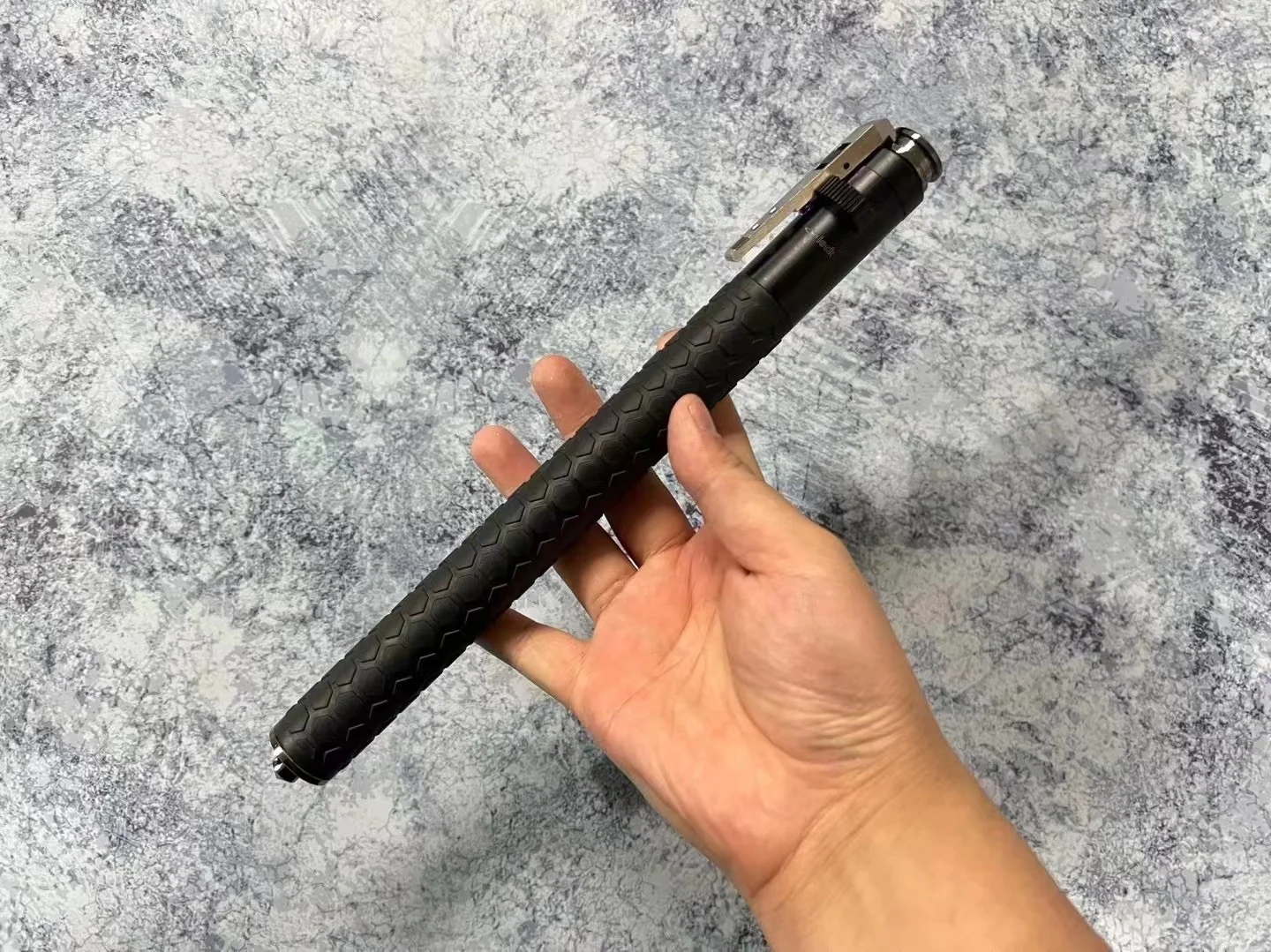 导游吊起旗杆户外登山棒自救器材
