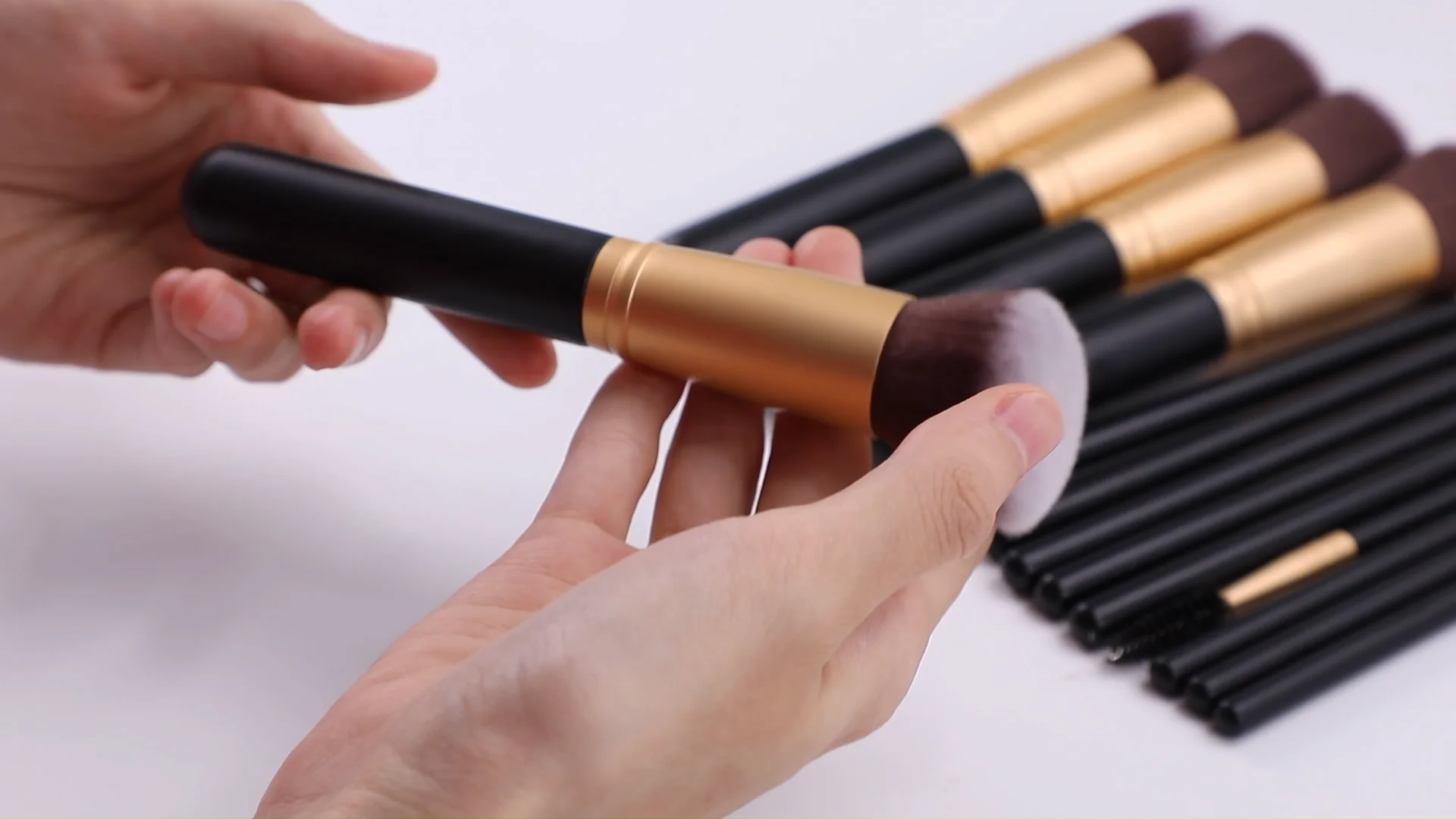 Low Moq 14pcs Cosmetic Brush Brochas De Maquillaje Brushes Profesional Black Gold Makeup Brushes
