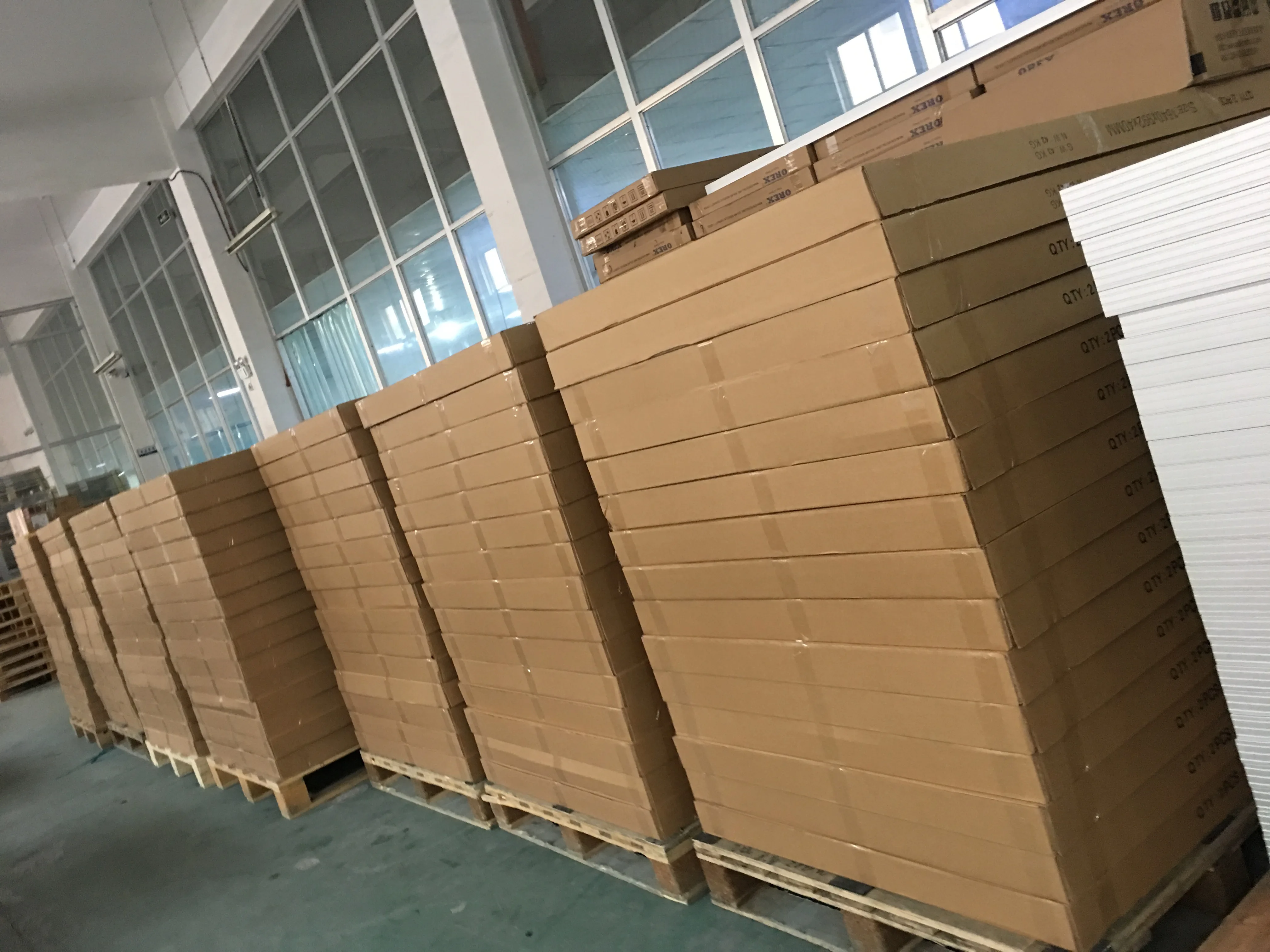 中国光伏组件 200 瓦特多晶硅太阳能电池板的家庭能源系统