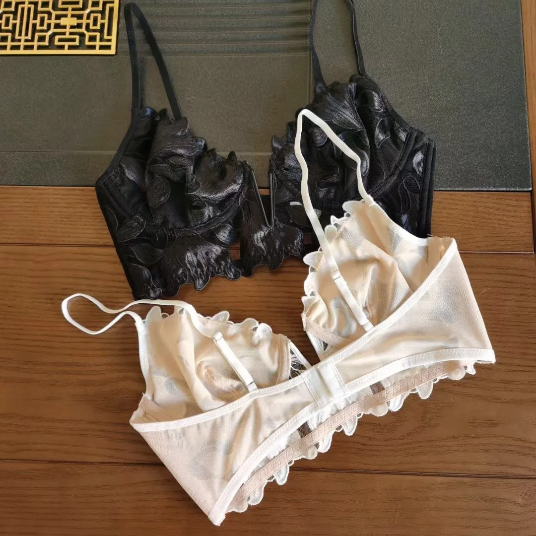 Ultra-Thin Large Chest Women's Bra Set Adjustable Deep V Sexy Embroidered Lace Underwear Includes Bikini Panties-European