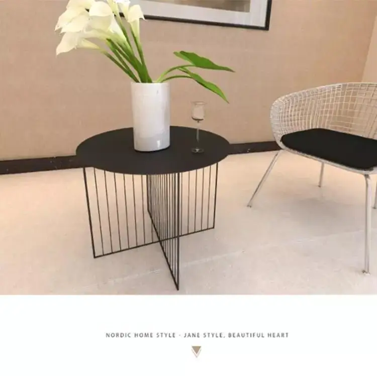 Simple and modern Nordic small apartment round iron coffee table