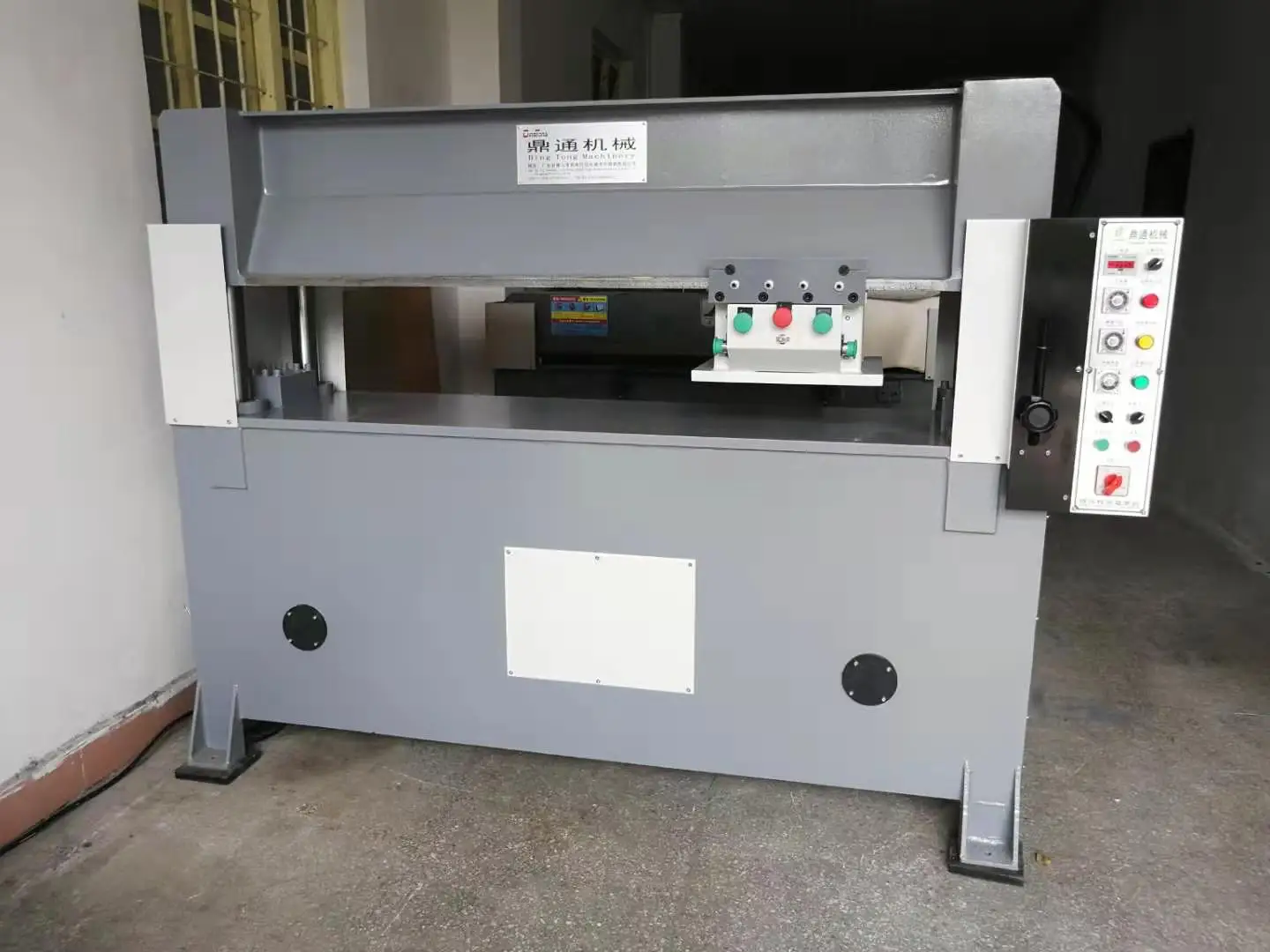 Hydraulic Travelling Head Clicking Press Raw Material Cutting Machine