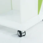 工場カスタマイズされた 6 層スーパーマーケット水ジュースドリンクボトルホルダーとホイールアクリルフロアディスプレイスタンド posm
