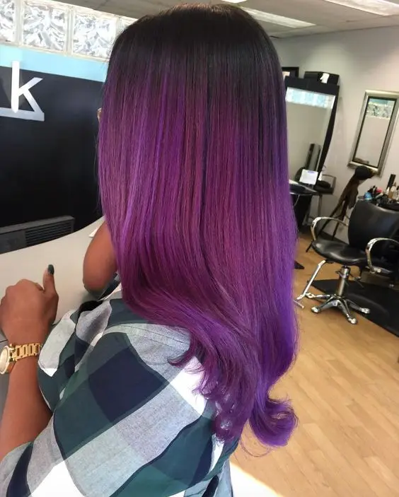 Фиолетовая жидкость для окрашивания волос