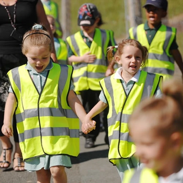 Should kids wear safety vests for road safety on their way to school as in Europe