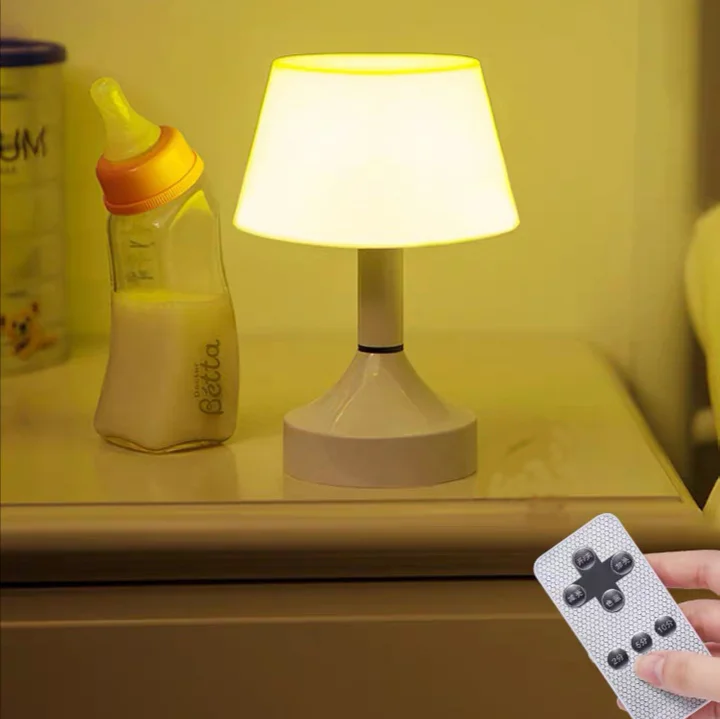 Best selling Mini Table Light Plastic Shell Desk lamp with usb charging port Reading light for Children