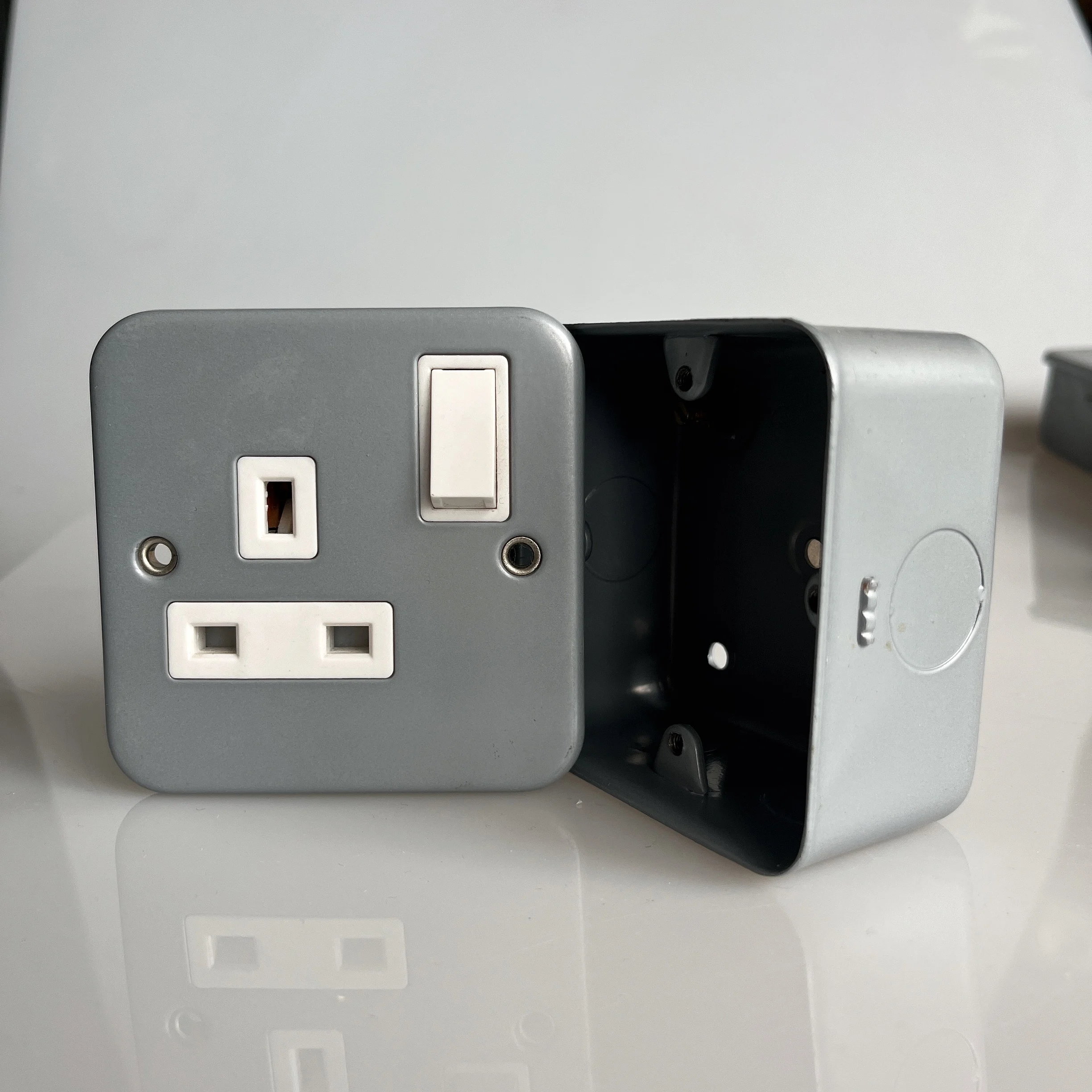 Metal Clad With White Insert 1gang 13a Single Pole/double Pole Electric