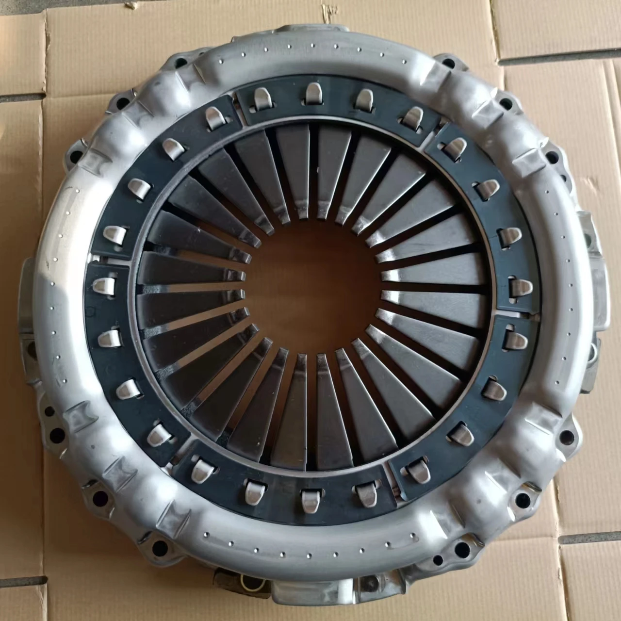 Truck Parts Transmission System Clutch Disc And Clutch Plate 85000625