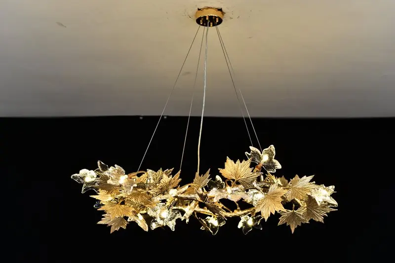 MEEROSEE Luxury Brass Tree Branch Hanging Light Fixture Copper Maple Leaves Chandelier for Hotel Restaurant Cafe Decor MD92093