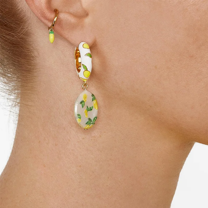 2019 新款迷你水果珍珠 huggie 圈耳环珐琅精致柠檬吊坠耳环为女性女