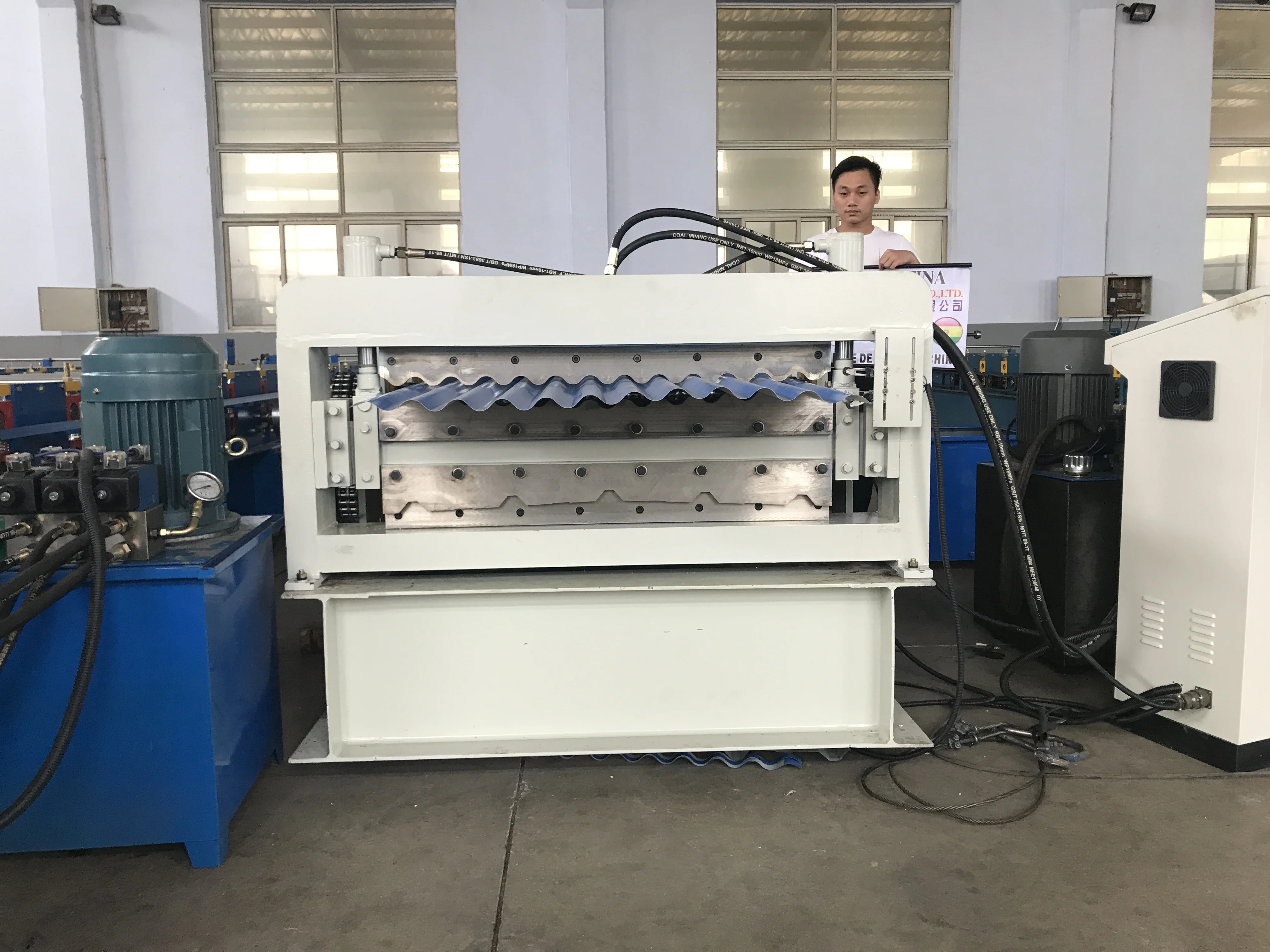 Corrugated and trapezoid sheet double layer making machinery for Bolivia market