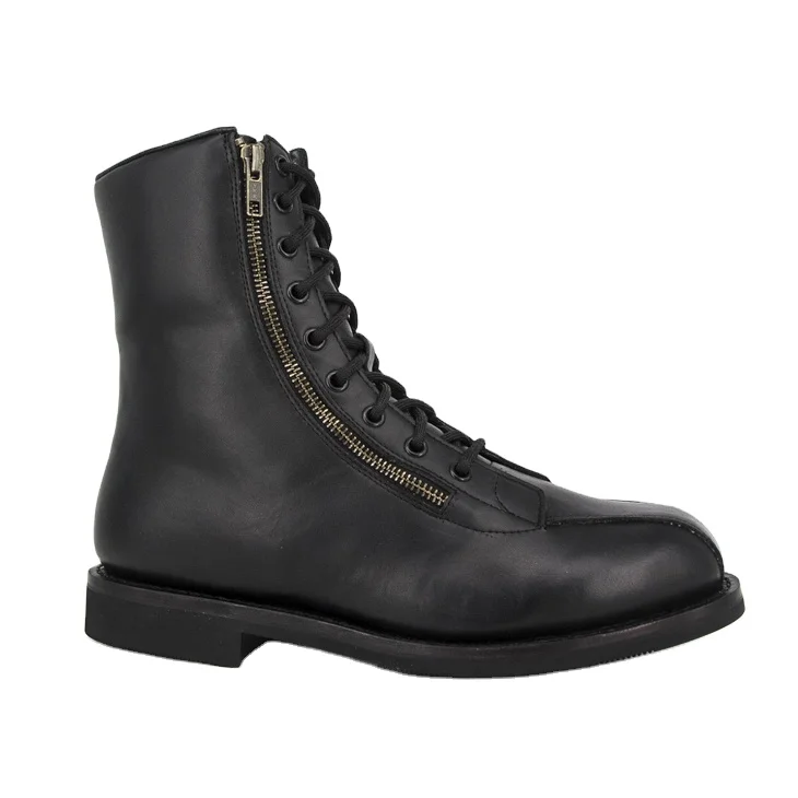hommes en bottes