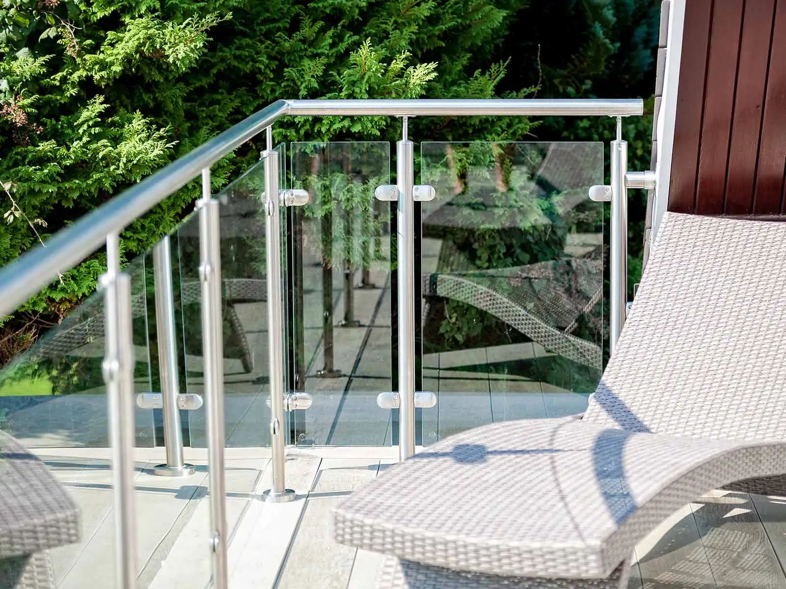 Residential stair railing design mental steel solid rod wood handrail balustrade details