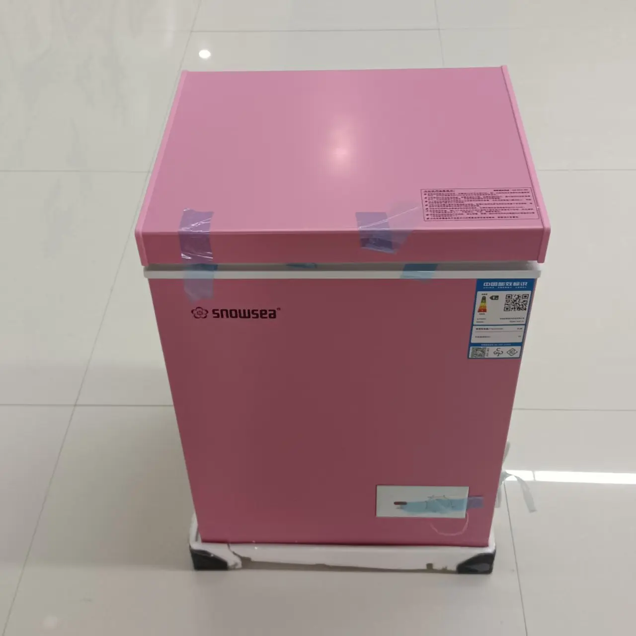 60L Pink Mini Freezer - Stylish & Efficient Quick Freeze