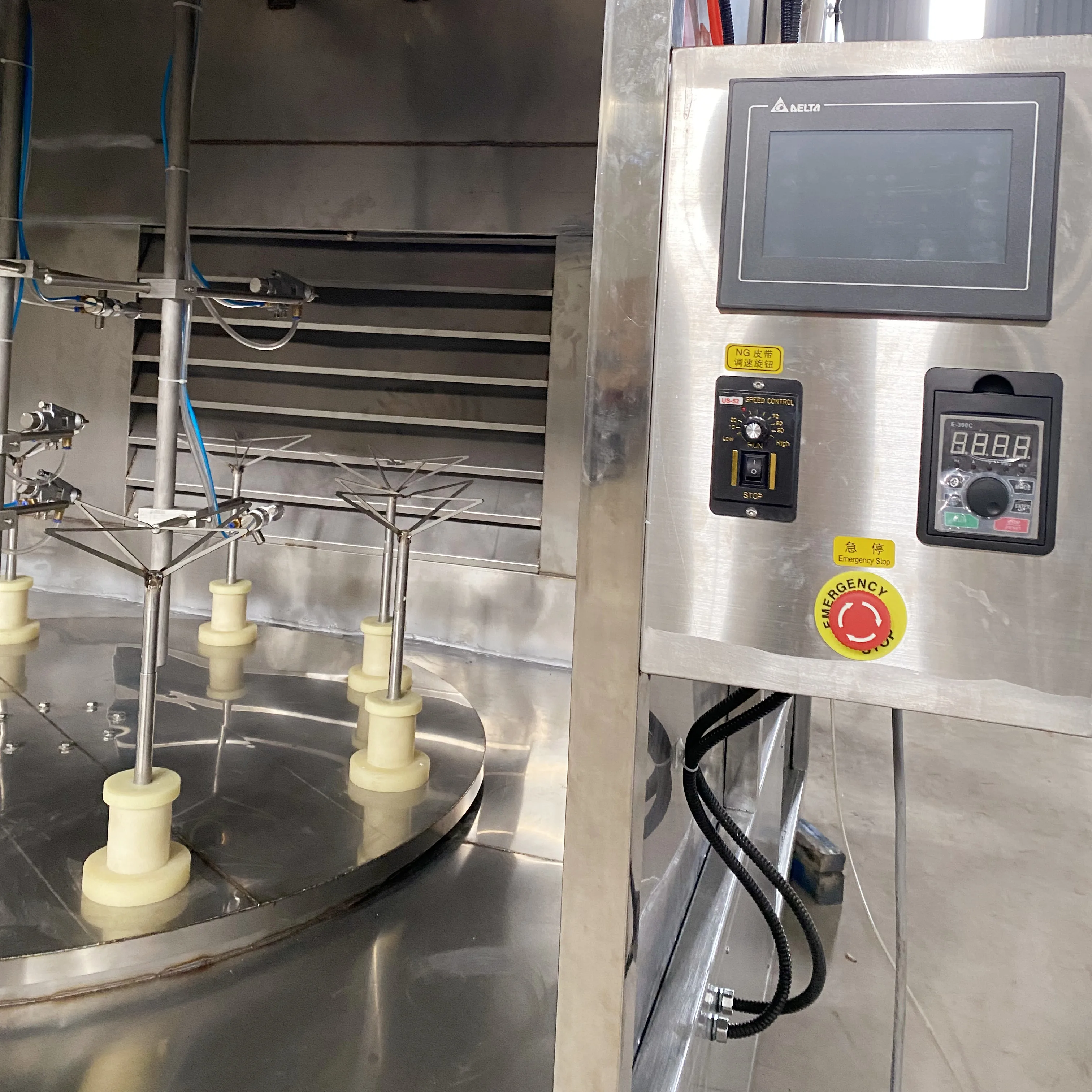 Multistations Spray Glazing Booth Suitable For Spraying Glaze For