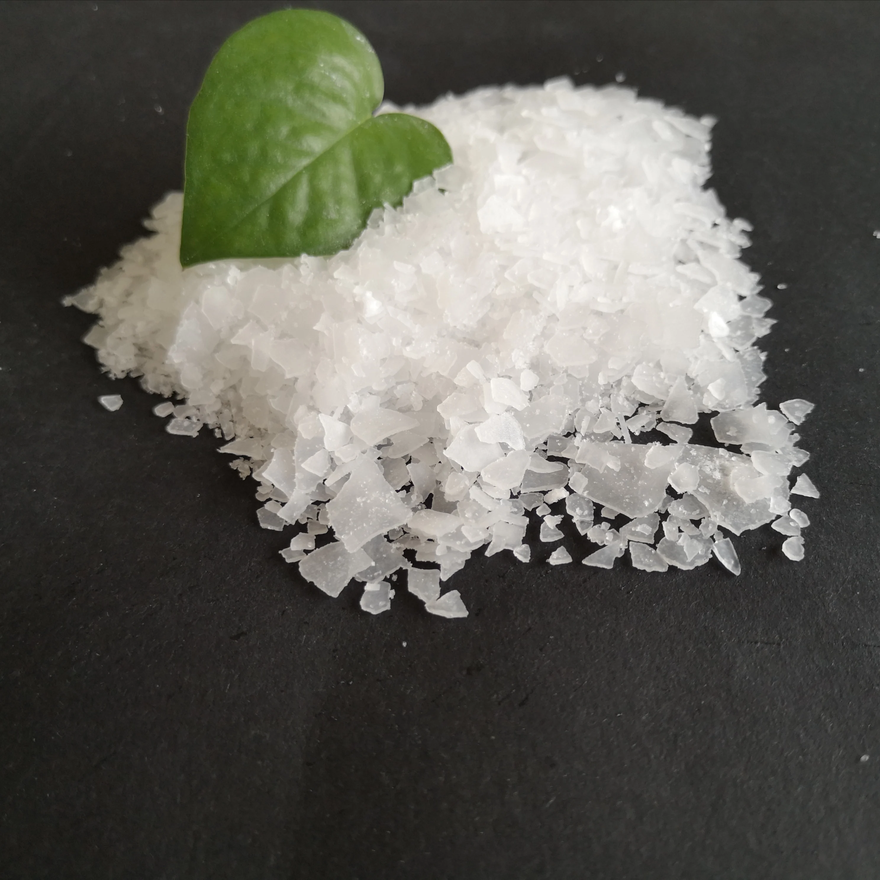 industrial-magnesium-chloride-mgcl2-6h2o-white-flakes-buy-magnesium