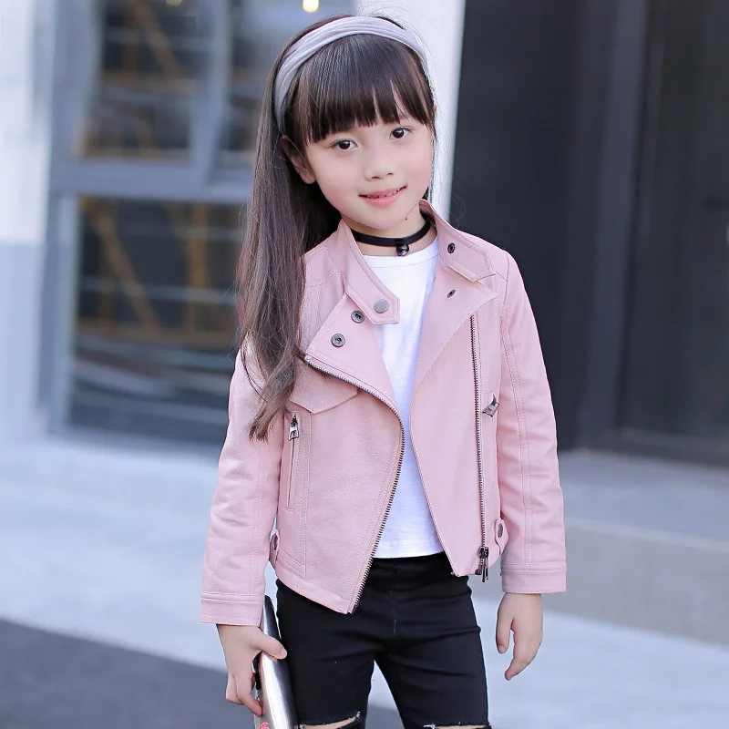 Девочка в розовой куртке