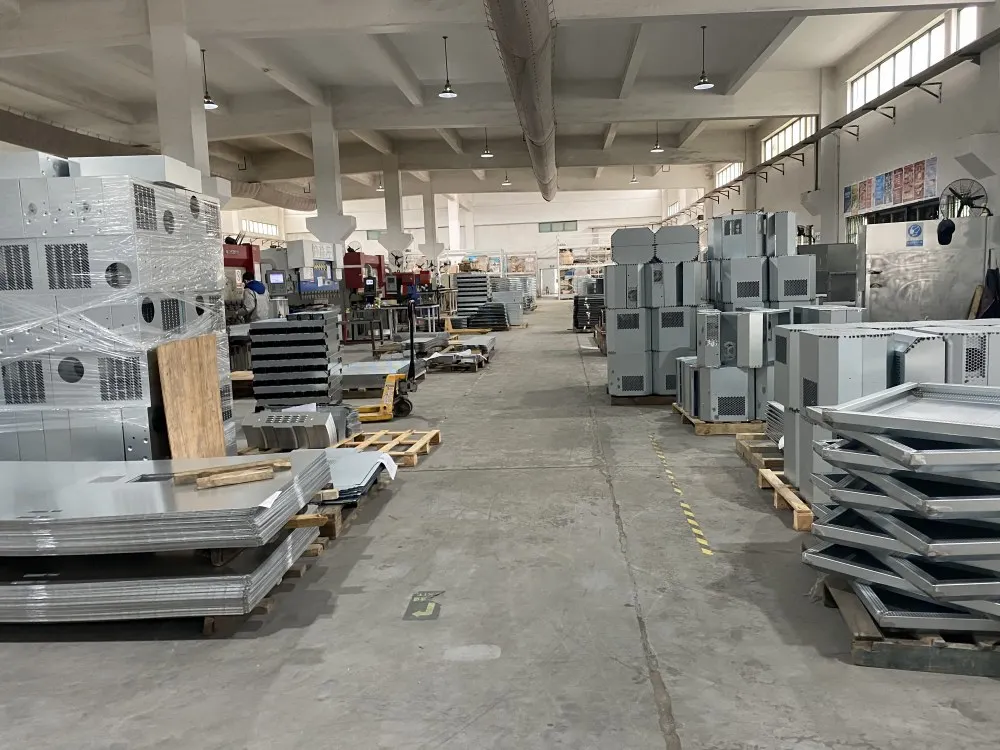 42U Double Wall Outdoor Telecom Cabinet Floor Standing