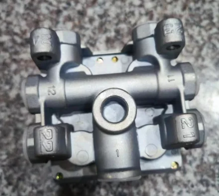 product vit u truck parts quadruple protection valve  9347022210  a0014314706 81521515056 1518179-3