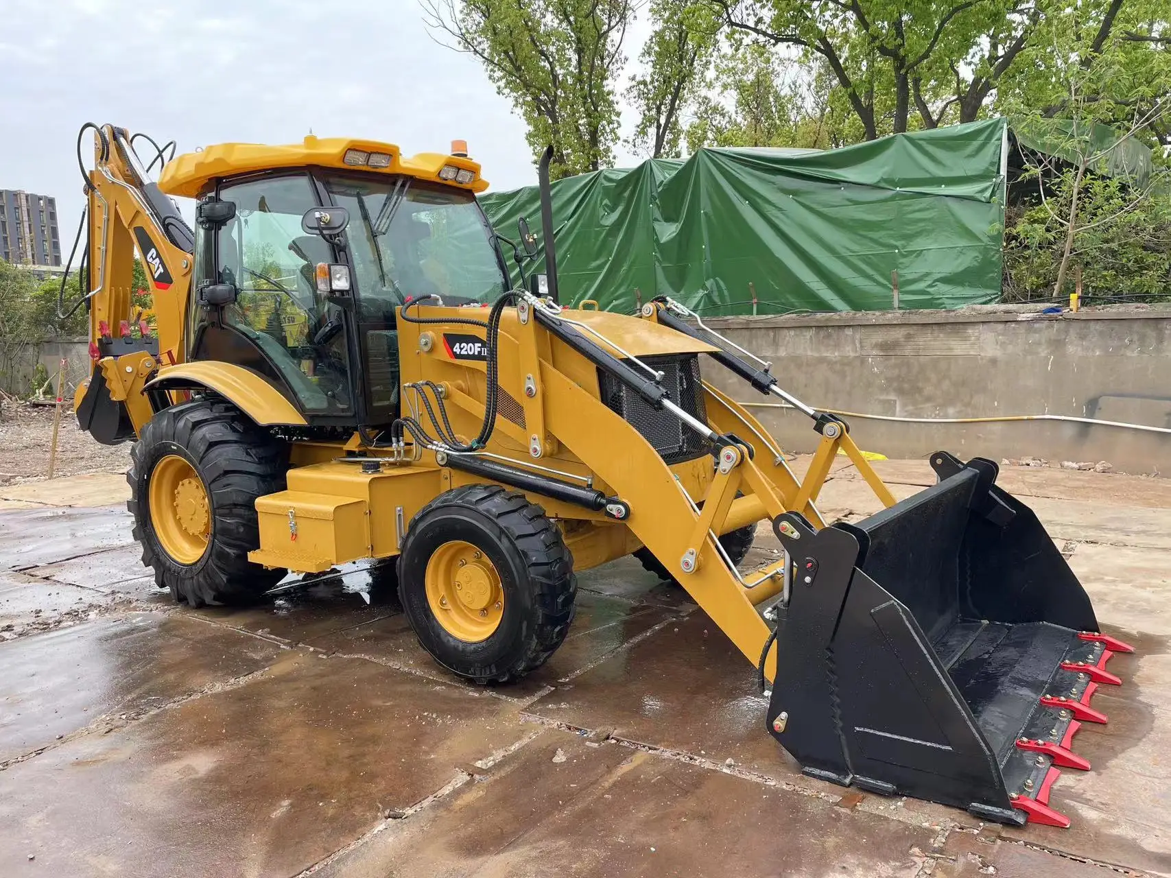 Original Cat 420F2 Backhoe Loader - 1.3M³ Bucket Capacity