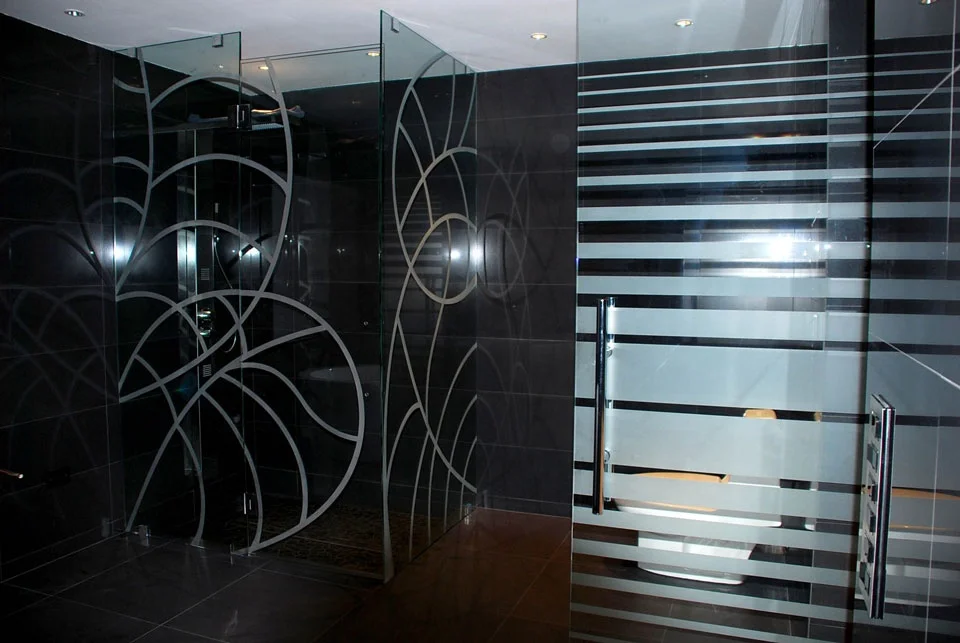 Clear or Colored Decorative and Frosted Glass Bathroom Door With High Quality From China