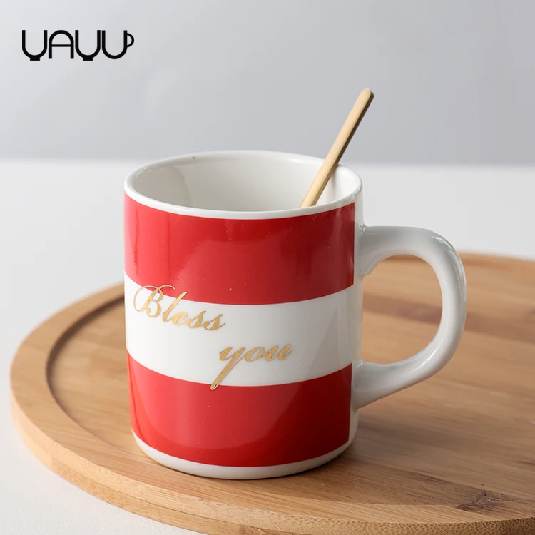 Popular household used 300ml red and white ceramic wedding favors tea coffee mugs for gift .jpg