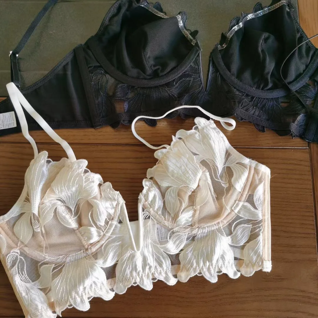 Ultra-Thin Large Chest Women's Bra Set Adjustable Deep V Sexy Embroidered Lace Underwear Includes Bikini Panties-European