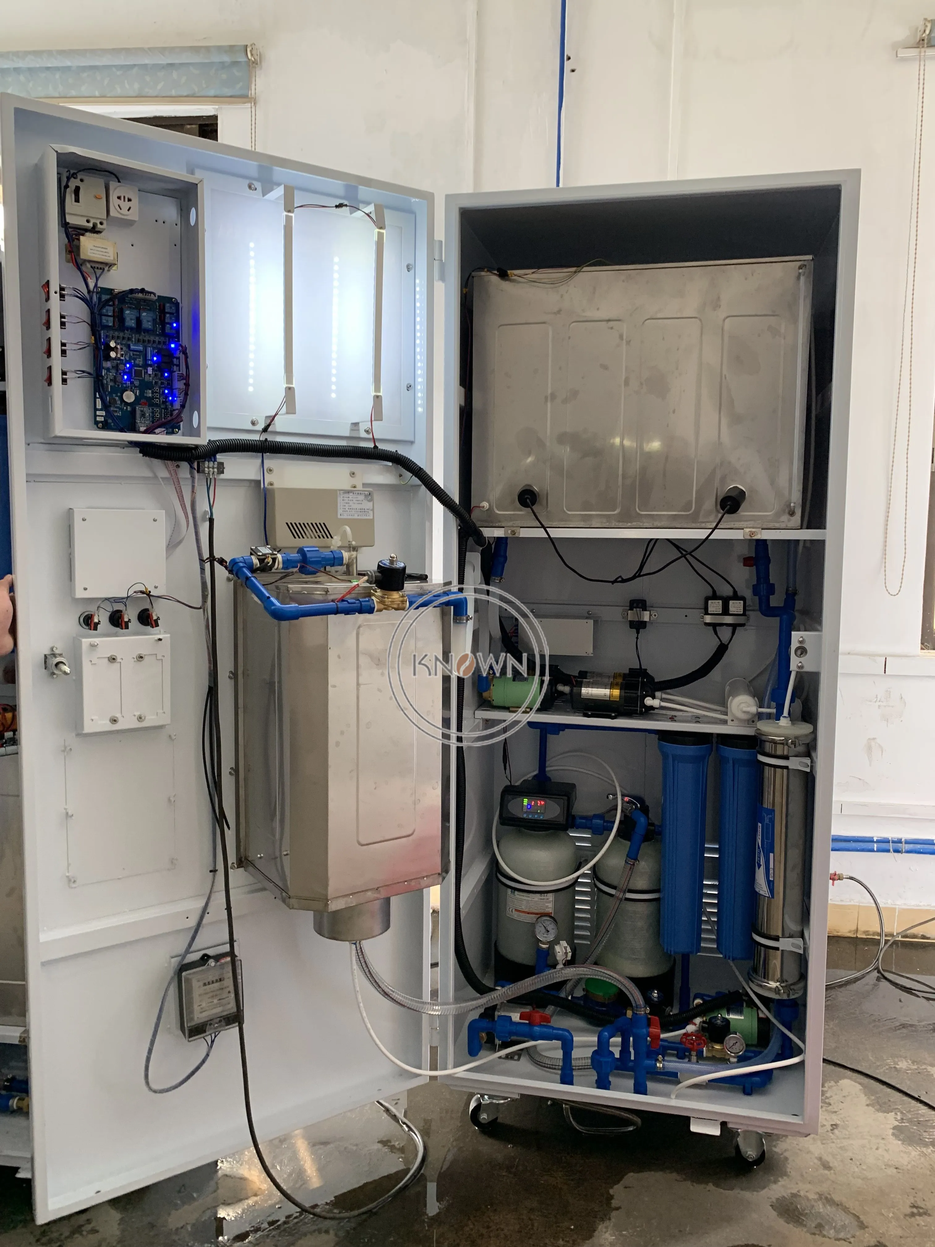 Hot Selling Coin And Bill Acceptor 200gpd Purified Water Vending