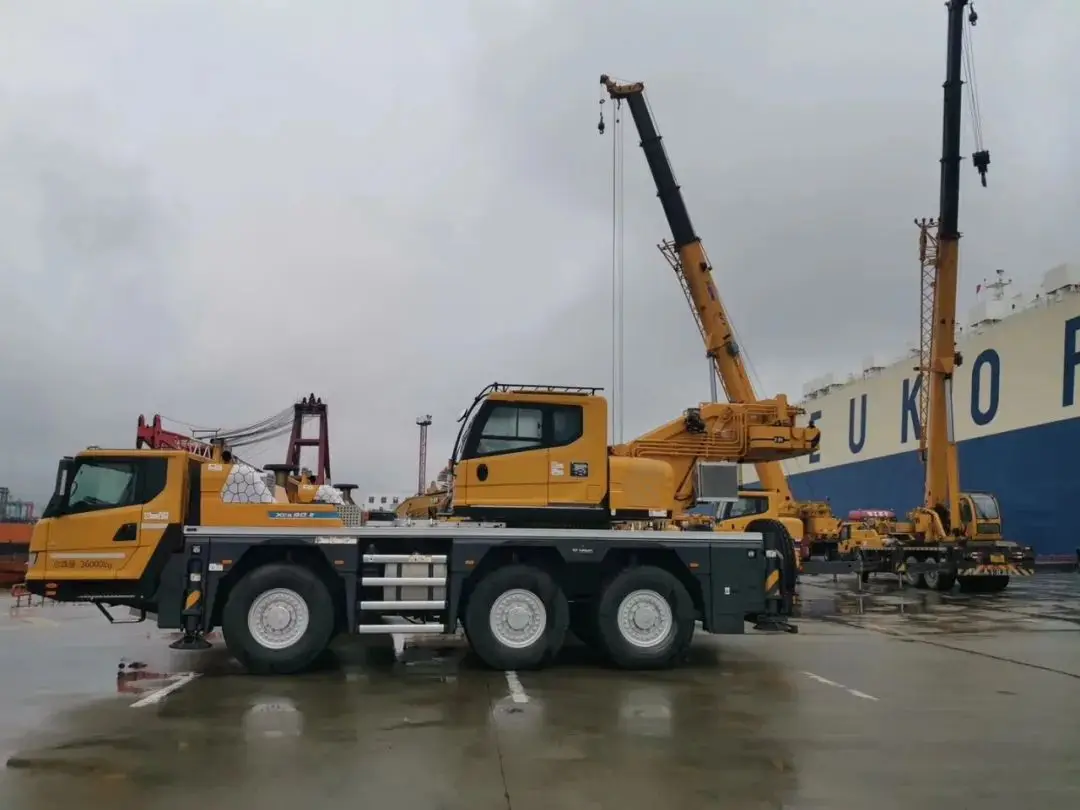 XCMG 60 Ton Second Hand Crane Trucks All Terrain XCA60E Mobile Truck Crane