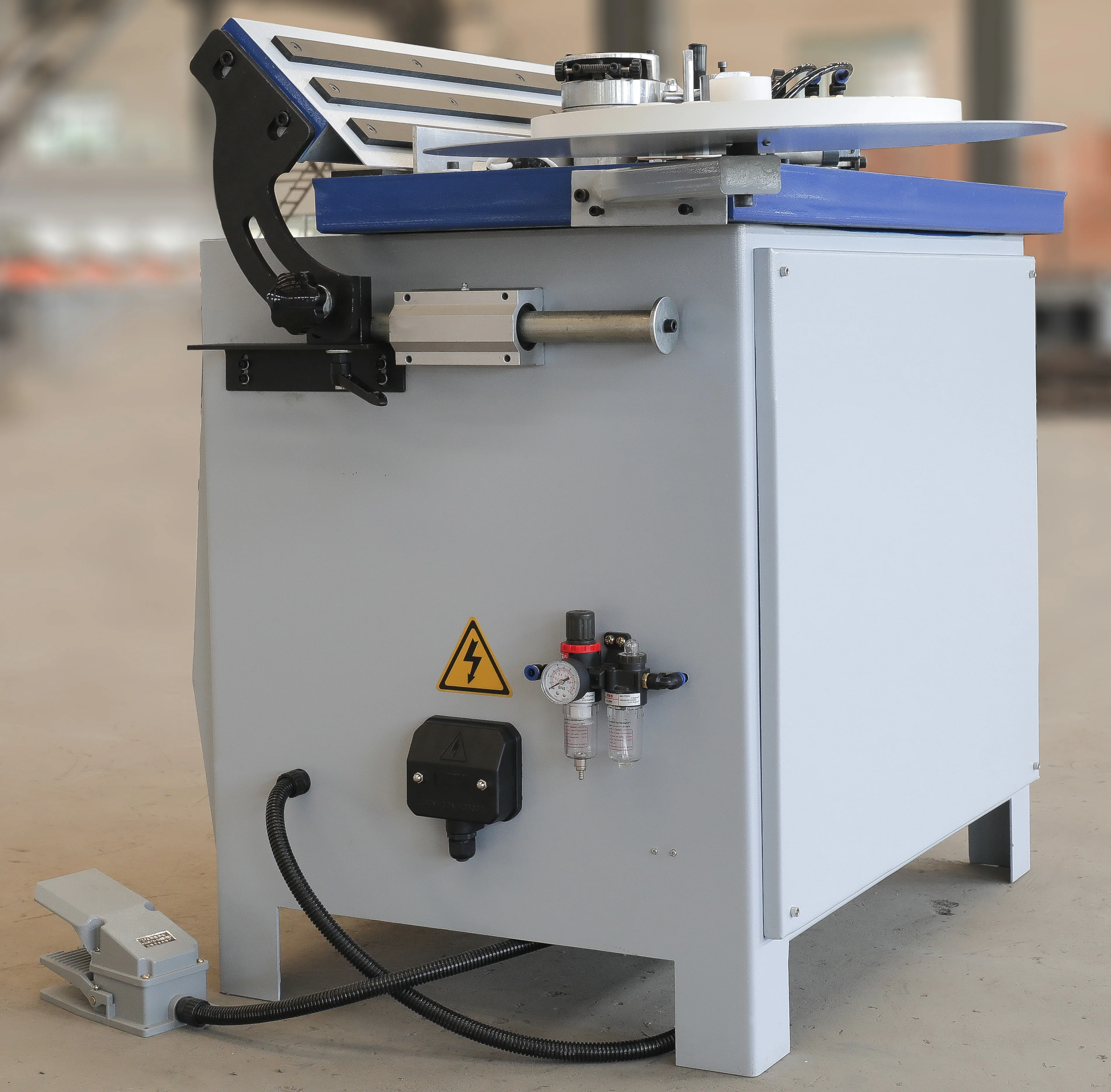 直线和曲线封边机械木工封边机手动控制 45 度倾斜功能