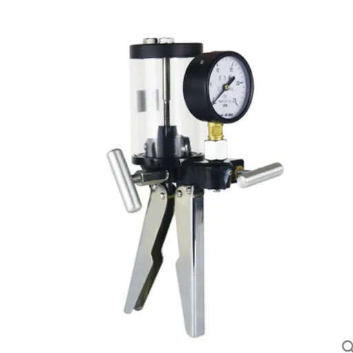 Hand Pump for Pressure and Vacuum Calibration