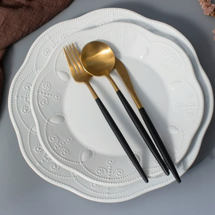 Custom Romantic White Embossed Lace Design Ceramic Luncheon Serving Plate For Wedding Party