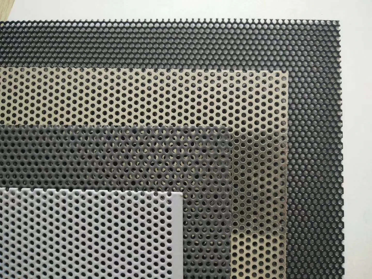 中国专业穿孔金属供应商圆形六角钻石方形自由式孔形状冲孔金属板