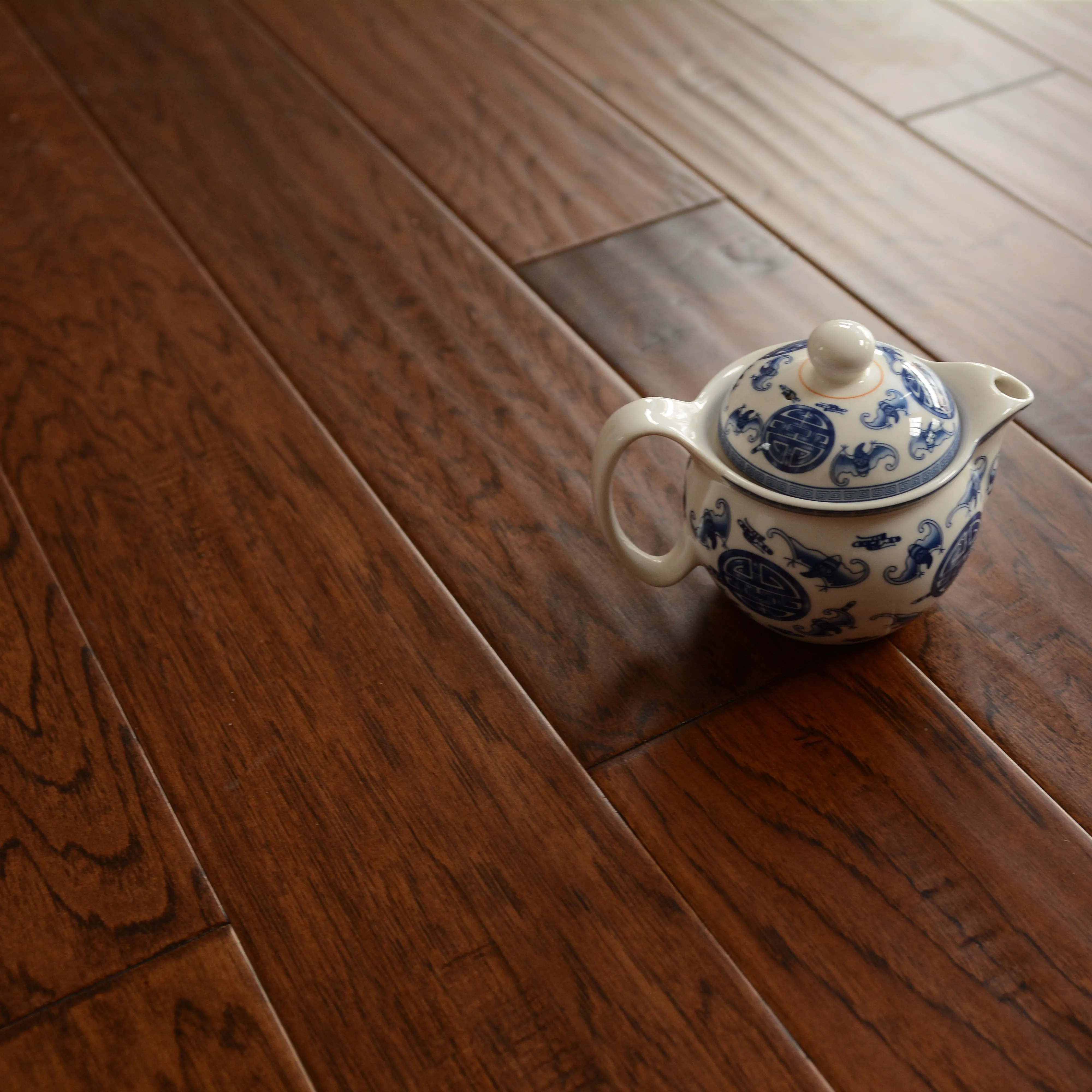 仿古室内地板手划伤木表面农舍山核桃木地板 - buy t&g hot selling