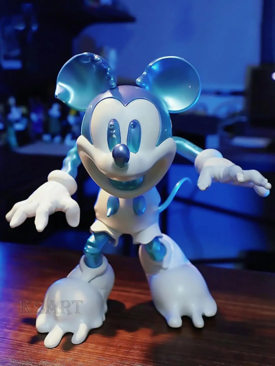 Mickey Mouse Retro Scare and Jump Sculpture - Funny Decor