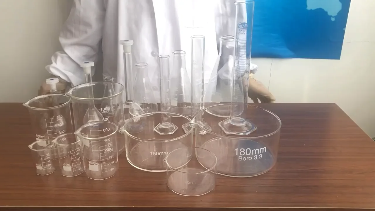 Химическая кварцевая. Боросиликатное стекло химическая посуда. Volumetric Flask Boro 3.3. Лабораторная посуда из боросиликатного стекла. Химическая посуда из кварцевого стекла.