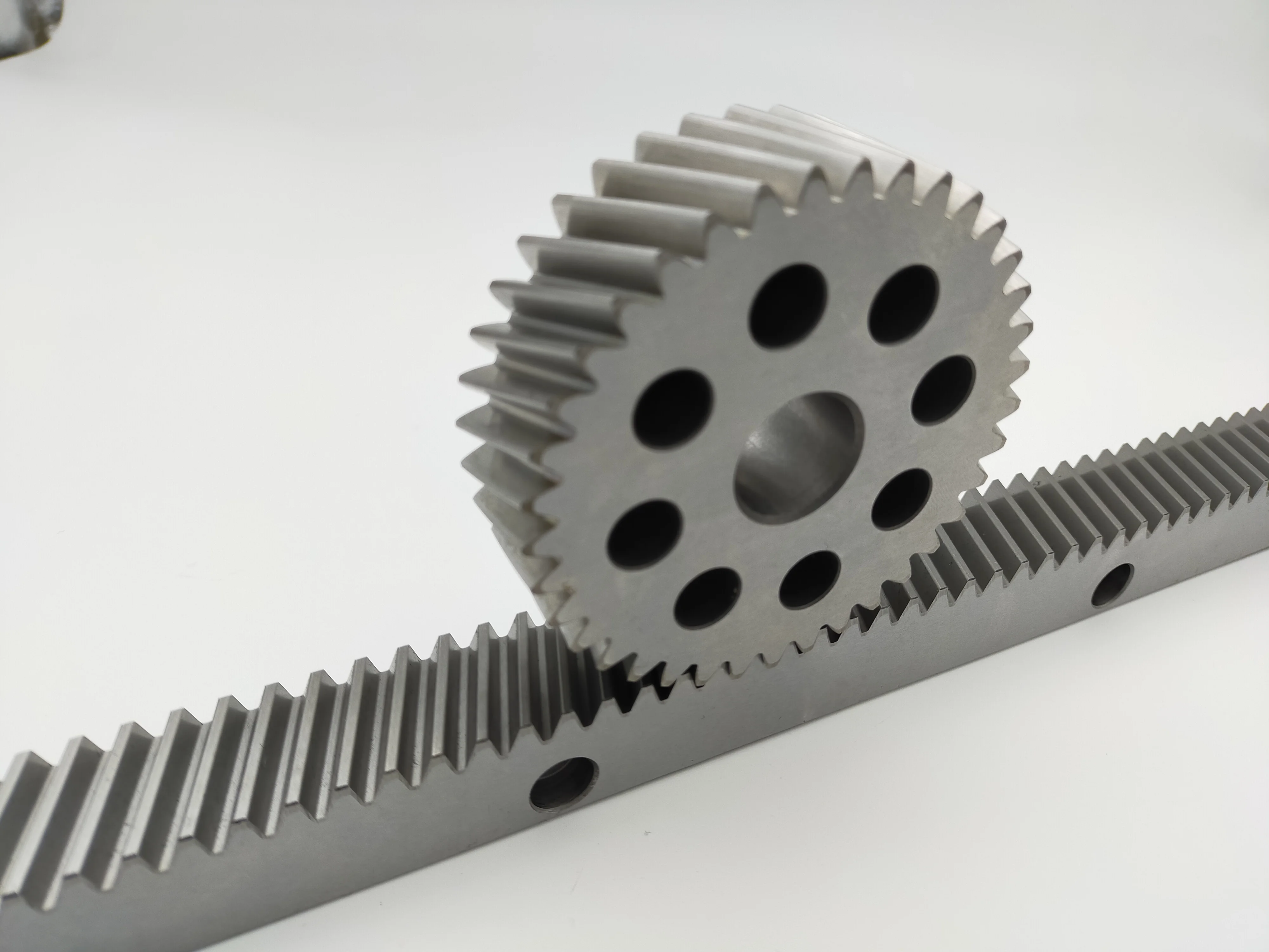 Carbon Steel Din6 M1.5 Spur Gear Rack And Pinion Manufacturer - Buy M1 ...