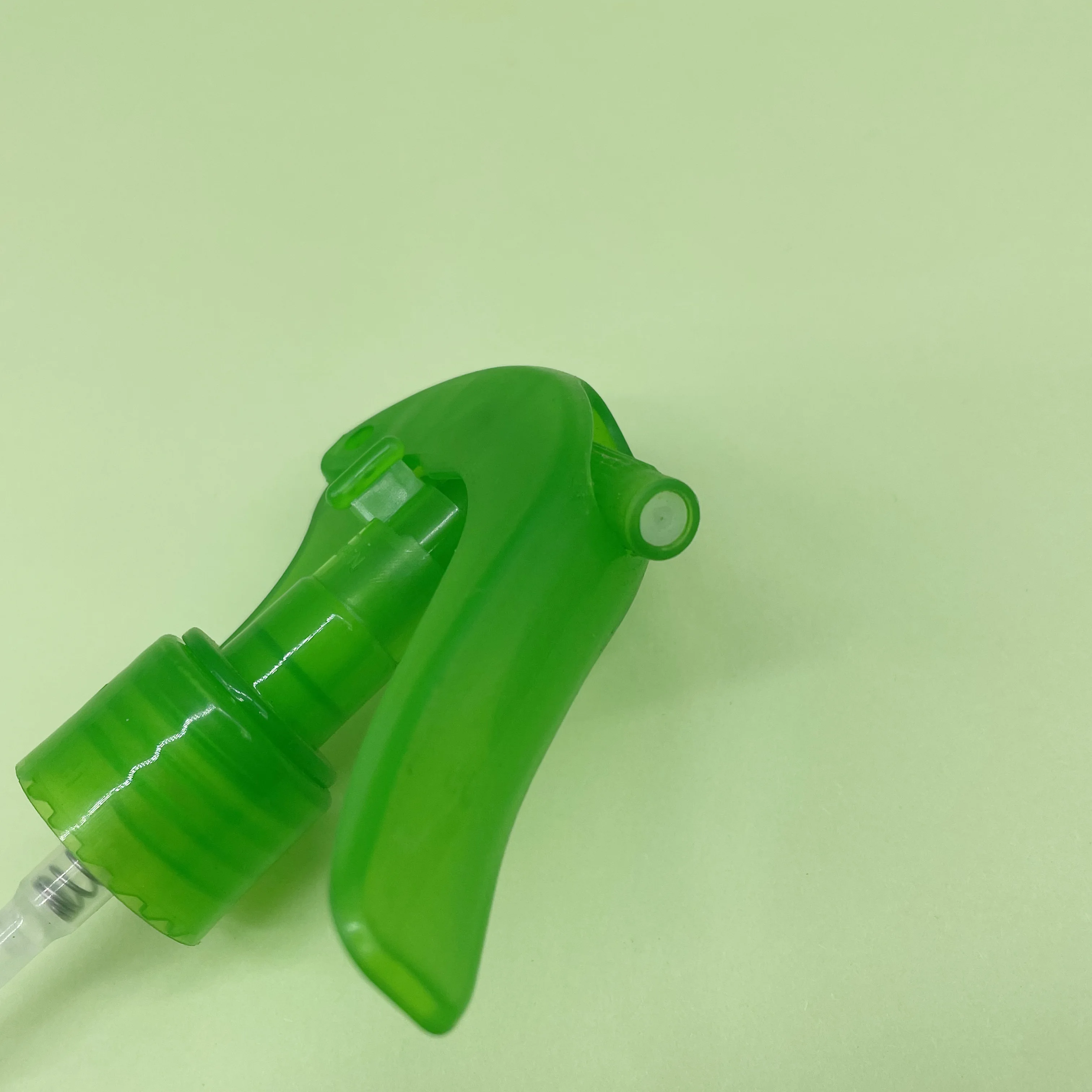 product wholesale 18mm translucent green plastic mini trigger sprayer pump left right lock smooth collar mini trigger sprayer pump-27