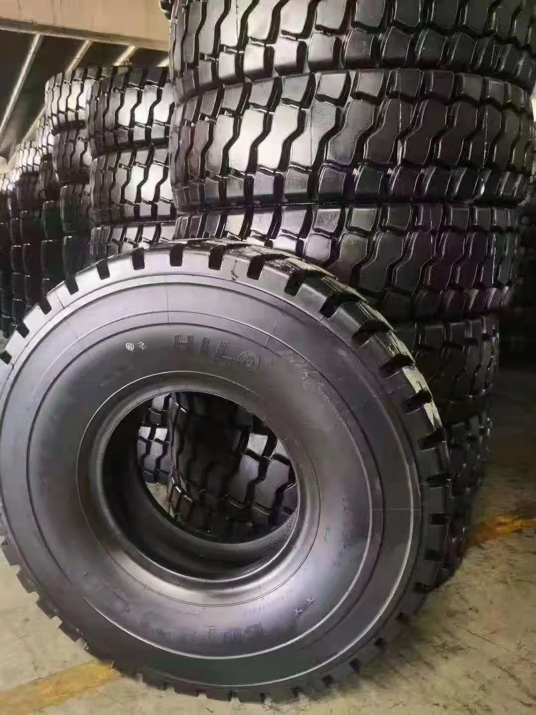 Armored Bulletproof Armoured Vehicles 4x4 6x6 Dongfeng Suv Trucks Tire