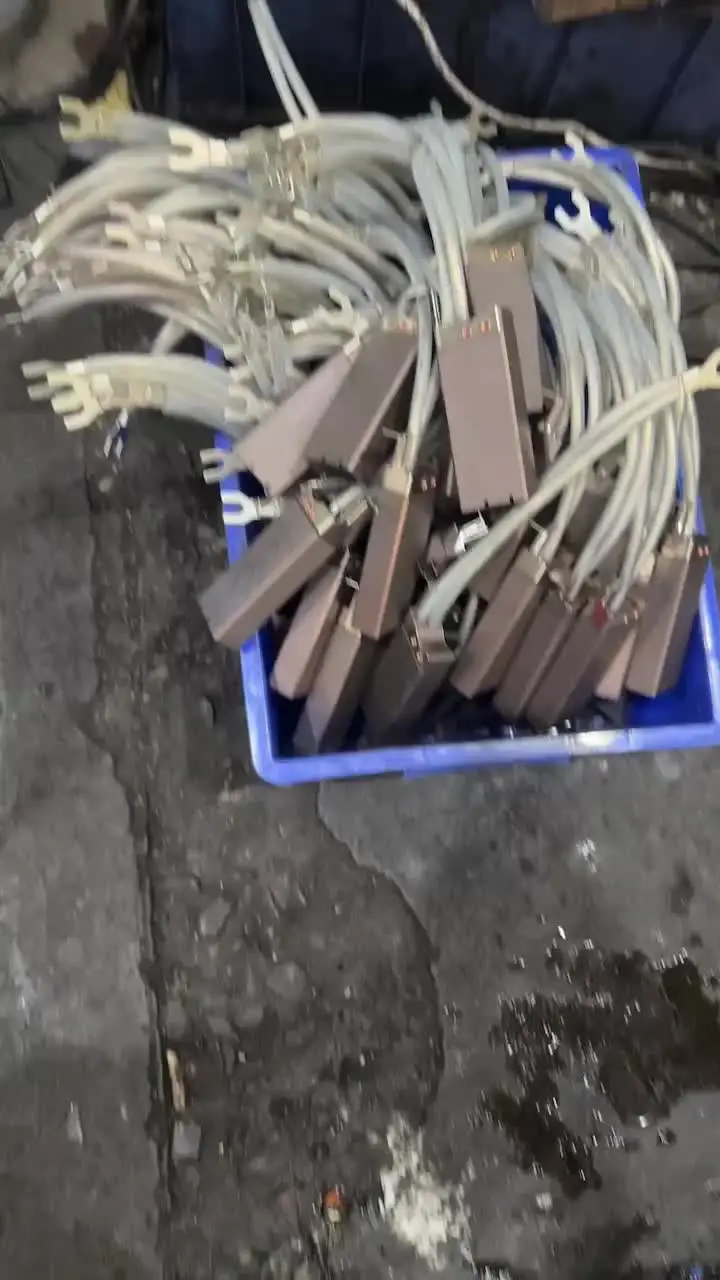 À haute tension oteur électrique balai de charbon le balai de charbon d'excitation de générateur